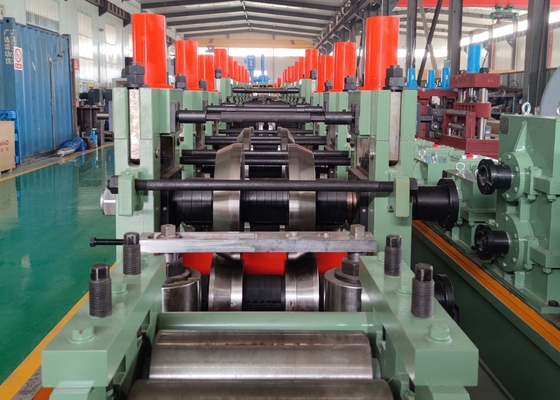Zastosowalny rozmiar 114-219 mm Stalowy Młyn Rury kwadratowej Max 120mM/min Prędkość