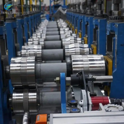 Maszyna do formowania rur sterowana PLC o mocy 600 kW z chromowanym rolkiem